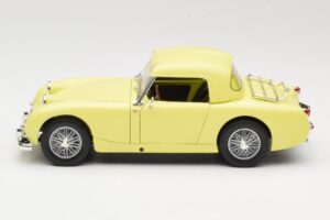 Austin-Healey Sprite Mk1 Žltý Revell 1:18 8835 Kov – obrázok 4 z 8