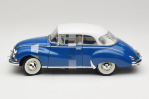 Auto Union 1000 S Coupe Modrý Biely Revell 1:18 08909 Kov – obrázok 3 z 6