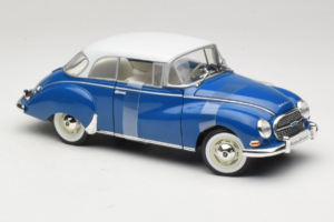 Auto Union 1000 S Coupe Modrý Biely Revell 1:18 08909 Kov – obrázok 4 z 6