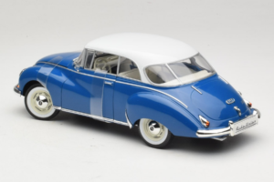 Auto Union 1000 S Coupe Modrý Biely Revell 1:18 08909 Kov – obrázok 5 z 6