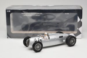 Auto Union Type C #57 H. Stuck Winner Shelsley Walsh Hill Climb 1936 Minichamps 1:18 155361057 Kov – obrázok 6 z 6