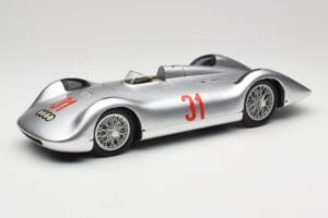 Auto Union Typ C Stromlinie #31 B. Rosemeyer 1937 Strieborný Revell 1:18 08436 Kov