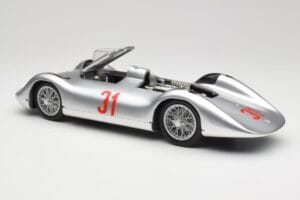 Auto Union Typ C Stromlinie #31 B. Rosemeyer 1937 Strieborný Revell 1:18 08436 Kov – obrázok 5 z 8