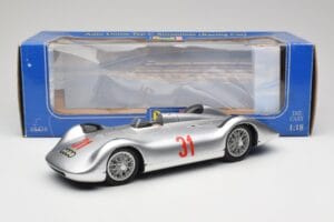 Auto Union Typ C Stromlinie #31 B. Rosemeyer 1937 Strieborný Revell 1:18 08436 Kov – obrázok 8 z 8