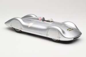 Auto Union Type C Streamliner #72 B. Rosemeyer World Record 1937 Revell 1:18 08420 Kov – obrázok 4 z 6