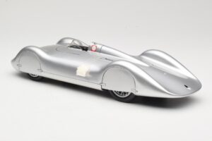 Auto Union Type C Streamliner #72 B. Rosemeyer World Record 1937 Revell 1:18 08420 Kov – obrázok 5 z 6