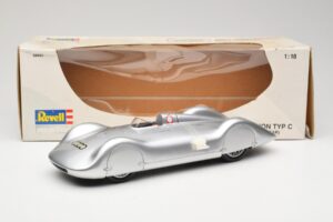Auto Union Type C Streamliner #72 B. Rosemeyer World Record 1937 Revell 1:18 08420 Kov – obrázok 6 z 6