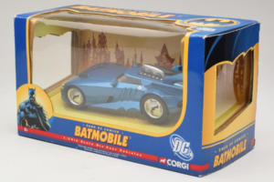 Batmobile DC Comics Corgi 1:24 77511 Kov – obrázok 3 z 3