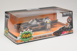 Batmobile S Figúrkou Batmana Metals Diecast 1:24 98259 Kov – obrázok 2 z 3