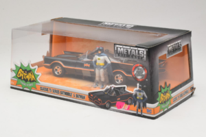 Batmobile S Figúrkou Batmana Metals Diecast 1:24 98259 Kov – obrázok 3 z 3