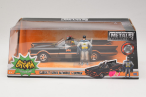 Batmobile S Figúrkou Batmana Metals Diecast 1:24 98259 Kov