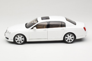 Bentley Continental Flying Spur Biely Minichamps 1:18 100139461 Kov – obrázok 4 z 8