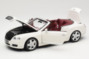 Bentley Continental GTC Biely Minichamps 1:18 100139032 Kov – obrázok 2 z 8