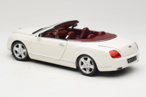 Bentley Continental GTC Biely Minichamps 1:18 100139032 Kov – obrázok 7 z 8