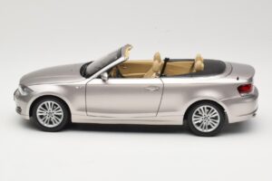 BMW 1 Series E88 Kabriolet Mineral Silver Metallic Kyosho 1:18 80430427020 Kov – obrázok 4 z 8