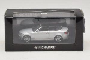 BMW 1-Series E88 Kabriolet Titan Silver Minichamps 1:43 80420427037-R1 Kov – obrázok 5 z 5