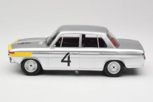 BMW 1800 TiSA #4 J. Ickx / J. van Ophem 24 Hours of Spa 1965 Winners Minichamps 1:18 107652504 Živica – obrázok 3 z 6