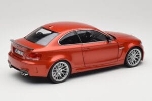 BMW 1M Coupe E82 Sakhir Orange Metallic Minichamps 1:18 110020020 Kov – obrázok 3 z 8