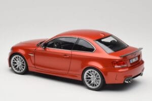 BMW 1M Coupe E82 Sakhir Orange Metallic Minichamps 1:18 110020020 Kov – obrázok 7 z 8