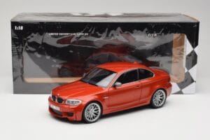 BMW 1M Coupe E82 Sakhir Orange Metallic Minichamps 1:18 110020020 Kov – obrázok 8 z 8