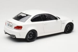 BMW 1M Coupe E82 Biely Minichamps 1:18 110020022 Kov – obrázok 3 z 8