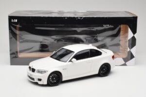 BMW 1M Coupe E82 Biely Minichamps 1:18 110020022 Kov – obrázok 8 z 8