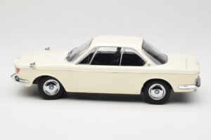 BMW 2000 CS Coupe Krémový KK-Scale 1:18 KKDC180121 Kov – obrázok 3 z 6