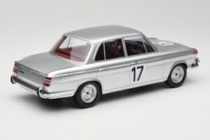 BMW 2000 Ti #17 J. Ickx / H. Hahne 24 Hours of Spa 1966 Winners Minichamps 1:18 107662517 Živica – obrázok 2 z 6