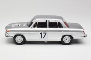 BMW 2000 Ti #17 J. Ickx / H. Hahne 24 Hours of Spa 1966 Winners Minichamps 1:18 107662517 Živica – obrázok 3 z 6