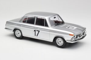 BMW 2000 Ti #17 J. Ickx / H. Hahne 24 Hours of Spa 1966 Winners Minichamps 1:18 107662517 Živica – obrázok 4 z 6