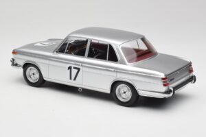 BMW 2000 Ti #17 J. Ickx / H. Hahne 24 Hours of Spa 1966 Winners Minichamps 1:18 107662517 Živica – obrázok 5 z 6