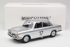 BMW 2000 Ti #17 J. Ickx / H. Hahne 24 Hours of Spa 1966 Winners Minichamps 1:18 107662517 Živica – obrázok 6 z 6