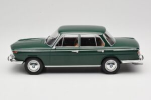 BMW 2000 121 Zelený MCG 1:18 MCG18542 Kov – obrázok 3 z 6