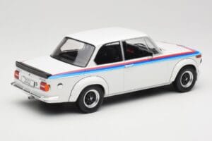 BMW 2002 E10 Turbo Biely MCG 1:18 MCG18408R Kov – obrázok 2 z 6