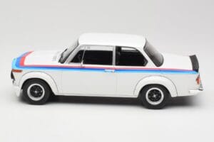 BMW 2002 E10 Turbo Biely MCG 1:18 MCG18408R Kov – obrázok 3 z 6