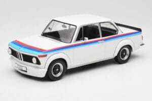 BMW 2002 E10 Turbo Biely MCG 1:18 MCG18408-R Kov