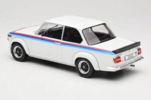 BMW 2002 E10 Turbo Biely MCG 1:18 MCG18408R Kov – obrázok 5 z 6