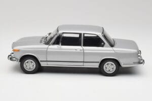 BMW 2002 Tii Polaris Strieborný AUTOart 1:18 80430146517 Kov – obrázok 4 z 8