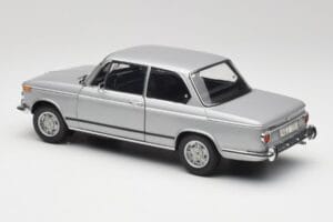 BMW 2002 Tii Polaris Strieborný AUTOart 1:18 80430146517 Kov – obrázok 7 z 8