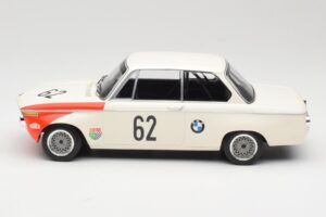 BMW 2002 tiK BMW AG #1 H. Hahne / D. Quester Class Winner Guards International 6 Hours Brands Hatch 1969 Minichamps 1:18 1556 – obrázok 3 z 6