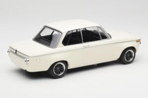 BMW 2002 Biely Plain Body Version Minichamps 1:18 155702600 Kov – obrázok 2 z 6