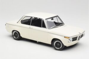 BMW 2002 Biely Plain Body Version Minichamps 1:18 155702600 Kov – obrázok 4 z 6