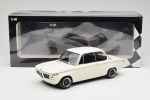 BMW 2002 Biely Plain Body Version Minichamps 1:18 155702600 Kov – obrázok 6 z 6