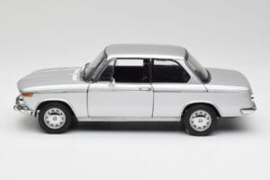 BMW 2002tii Strieborný AUTOart 1:18 80430151479 Kov – obrázok 4 z 8