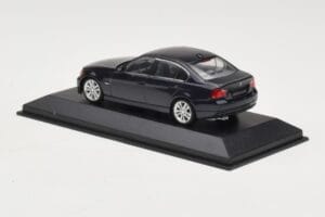 BMW 3 Series E90 Dark Blue Metallic Minichamps 1:43 80420392151-R Kov – obrázok 4 z 5