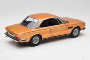 BMW 3.0 CSi E9 Gold Metallic Minichamps 1:18 180029027 Kov – obrázok 3 z 8