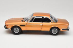 BMW 3.0 CSi E9 Gold Metallic Minichamps 1:18 180029027 Kov – obrázok 4 z 8