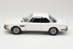 BMW 3.0 CSi E9 Biely Minichamps 1:18 180029026 Kov – obrázok 4 z 8
