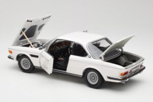 BMW 3.0 CSi E9 Biely Minichamps 1:18 180029026 Kov – obrázok 5 z 8