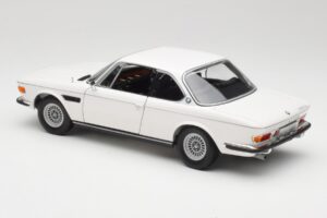 BMW 3.0 CSi E9 Biely Minichamps 1:18 180029026 Kov – obrázok 7 z 8